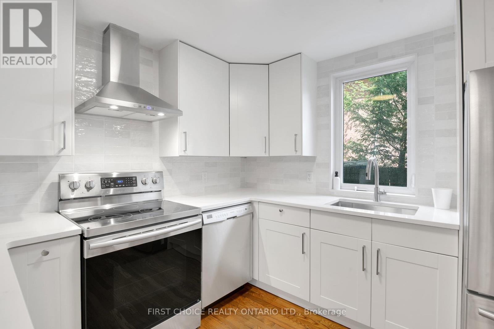 171 Springfield Road, Ottawa, Ontario  K1M 1C4 - Photo 12 - X12139056