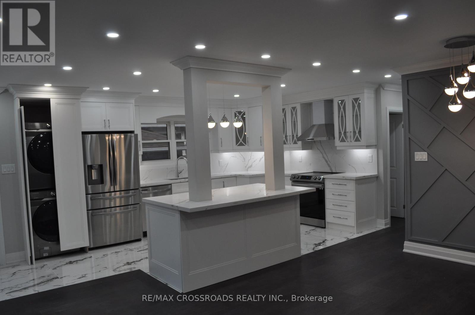 120 Hiscock(Main Floor) Boulevard, Toronto (Woburn), Ontario  M1G 1T4 - Photo 8 - E12139055