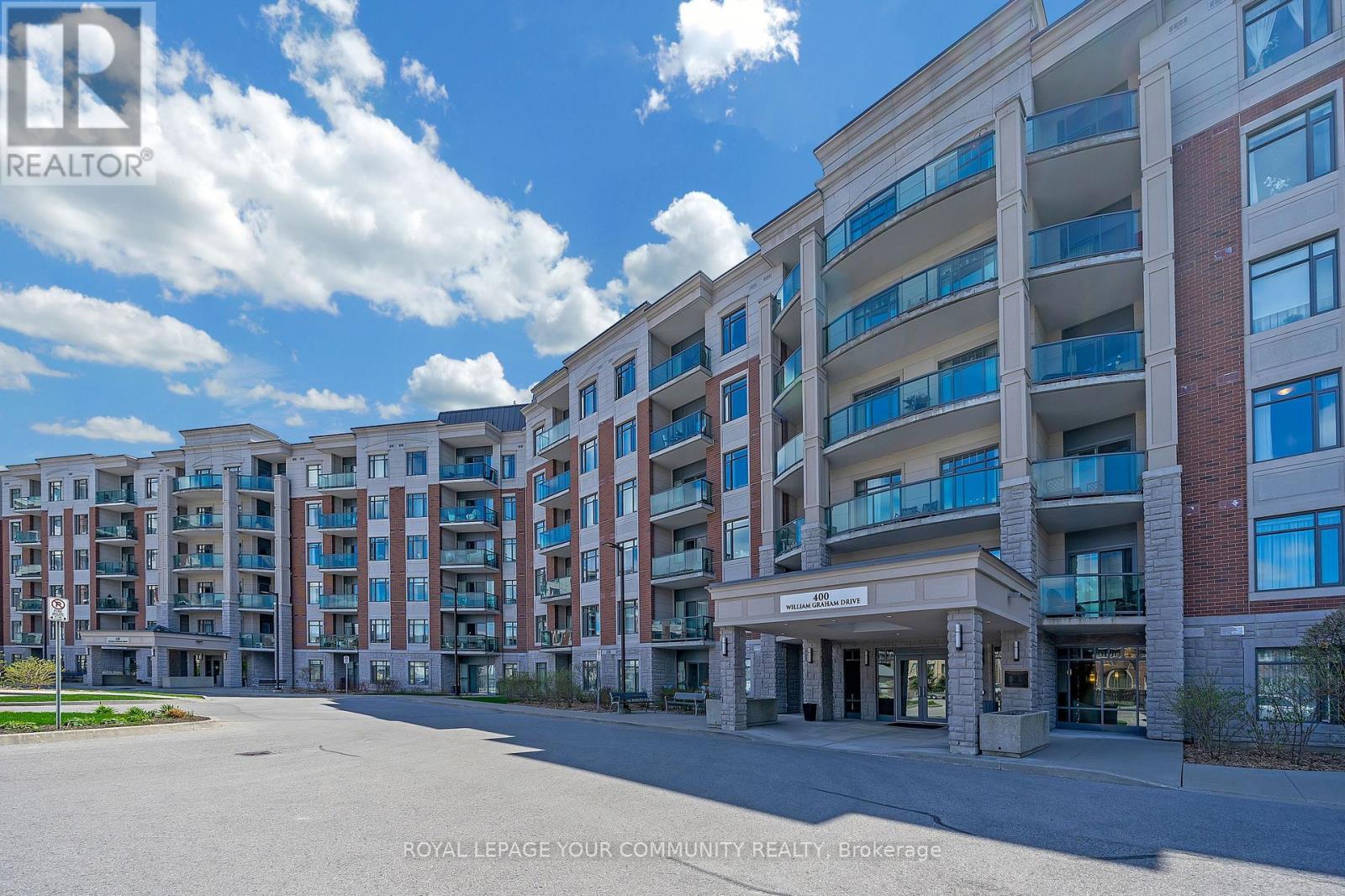 301 - 400 WILLIAM GRAHAM DRIVE, aurora, Ontario