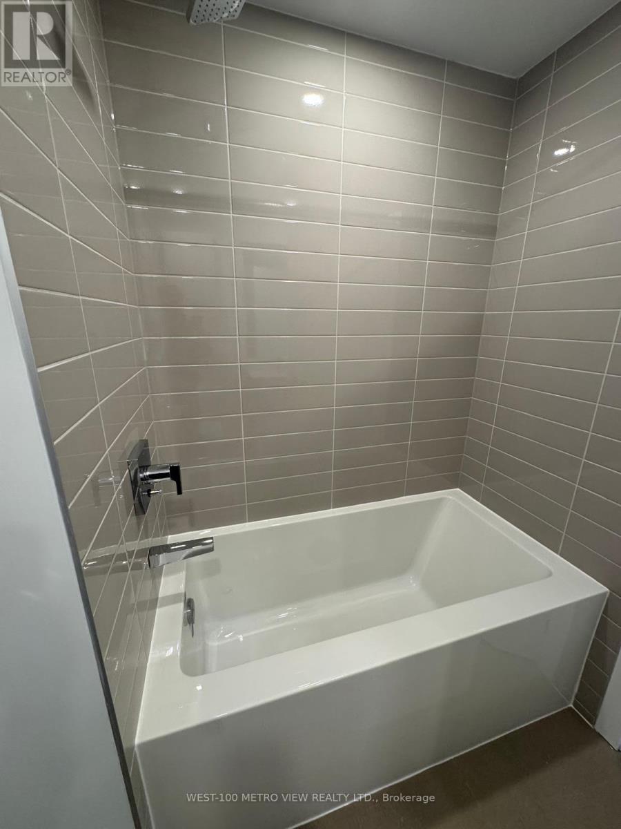 3902 - 430 Square One Drive, Mississauga (City Centre), Ontario  L5B 0L6 - Photo 9 - W12139048