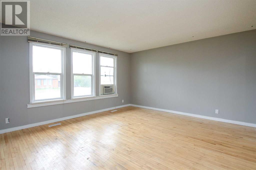 Property at 8 Nagel Avenue image 3