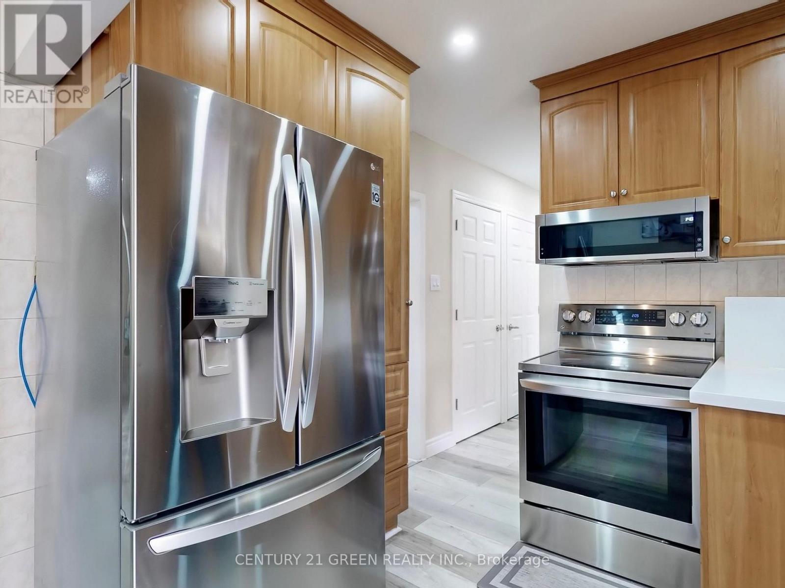 117 Redwater Drive, Toronto, Ontario  M9W 2A3 - Photo 15 - W12055574