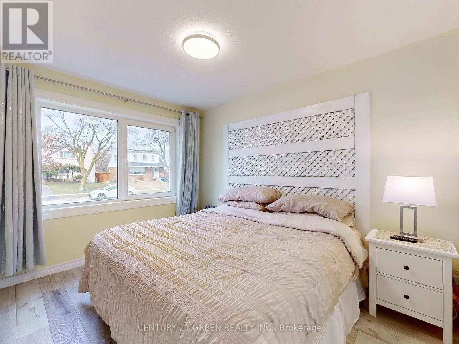 117 Redwater Drive, Toronto, Ontario  M9W 2A3 - Photo 21 - W12055574
