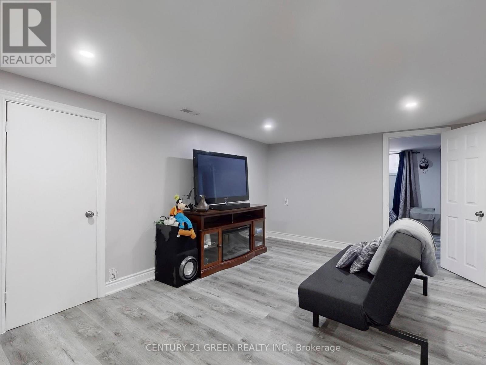 117 Redwater Drive, Toronto, Ontario  M9W 2A3 - Photo 28 - W12055574