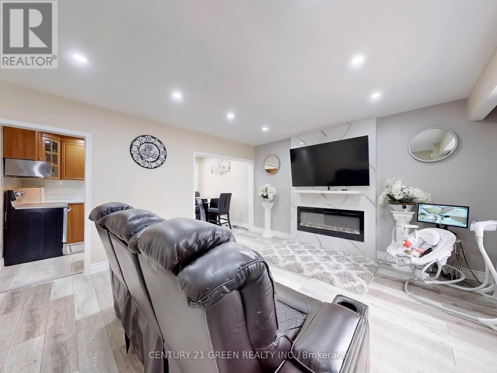 117 Redwater Drive, Toronto, Ontario  M9W 2A3 - Photo 8 - W12055574