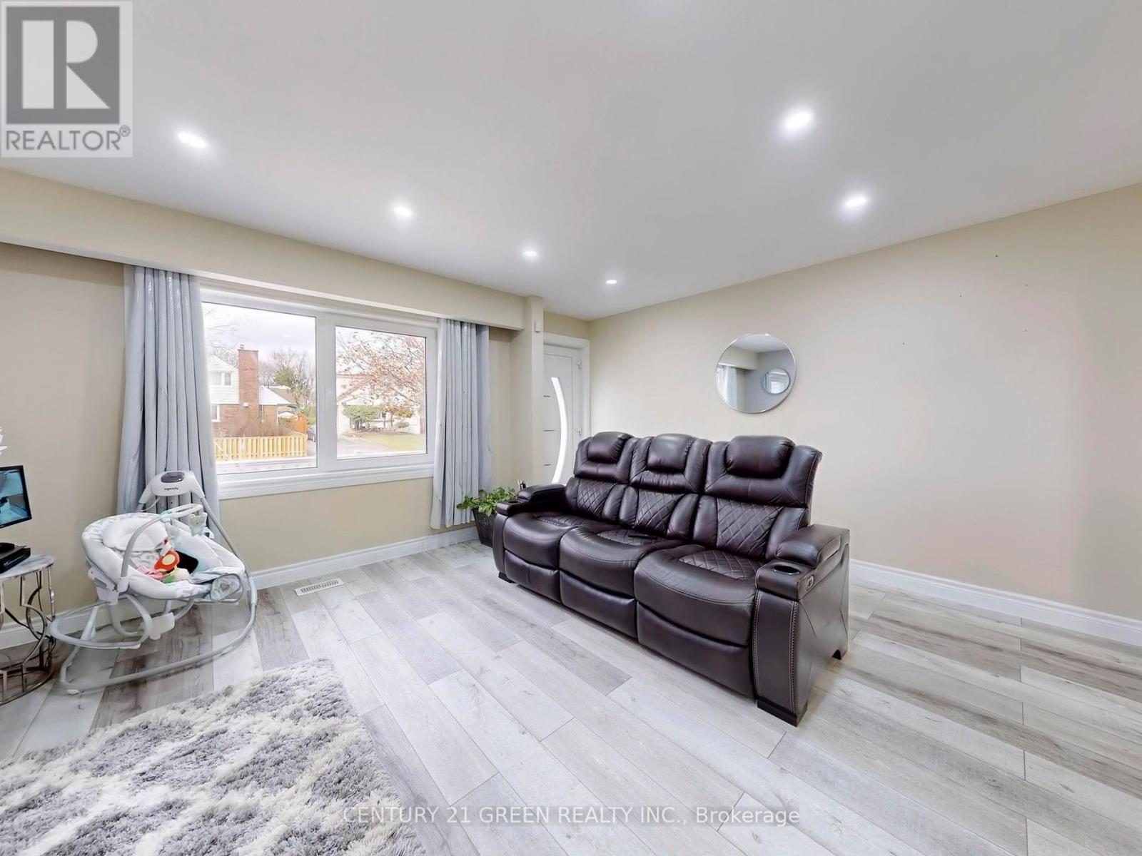 117 Redwater Drive, Toronto, Ontario  M9W 2A3 - Photo 9 - W12055574