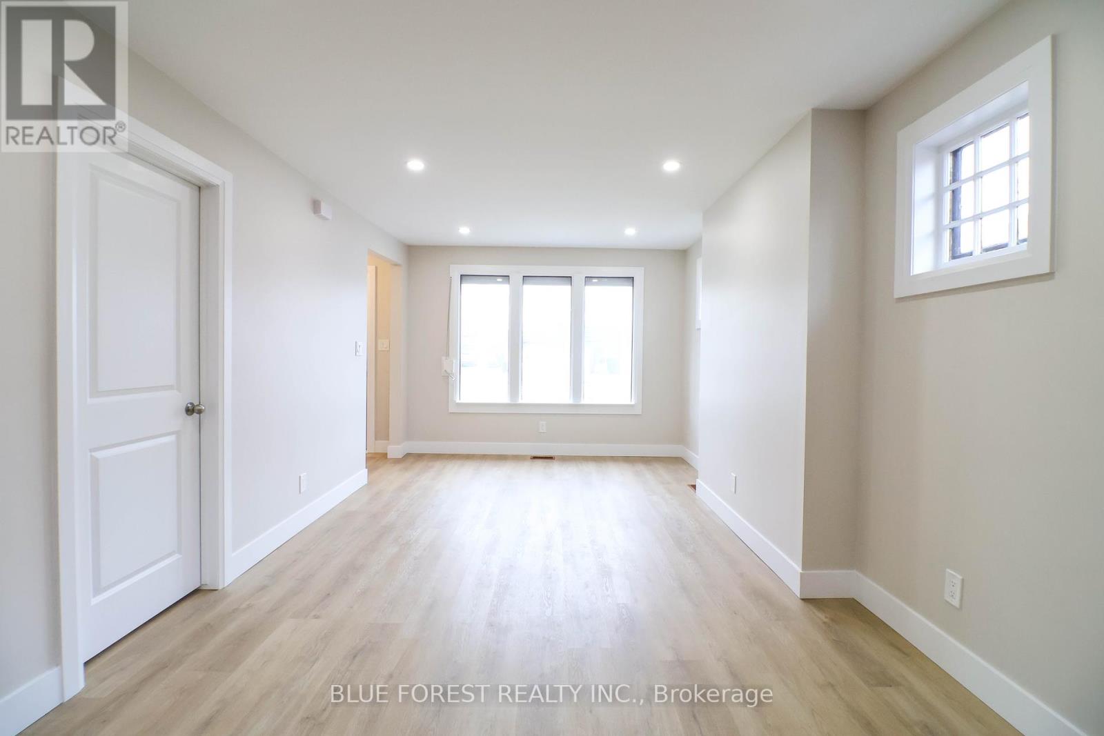 334 Wharncliffe Road S, London South, Ontario  N6J 2L8 - Photo 10 - X12139103