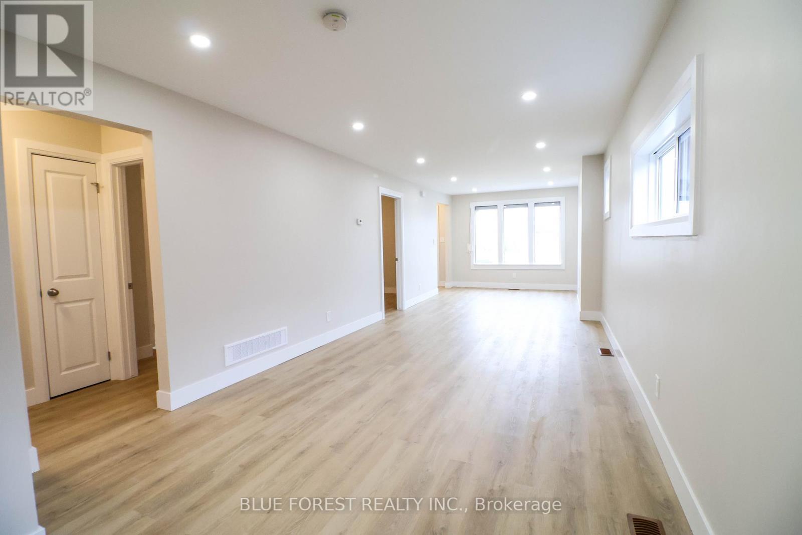 334 Wharncliffe Road S, London South, Ontario  N6J 2L8 - Photo 11 - X12139103