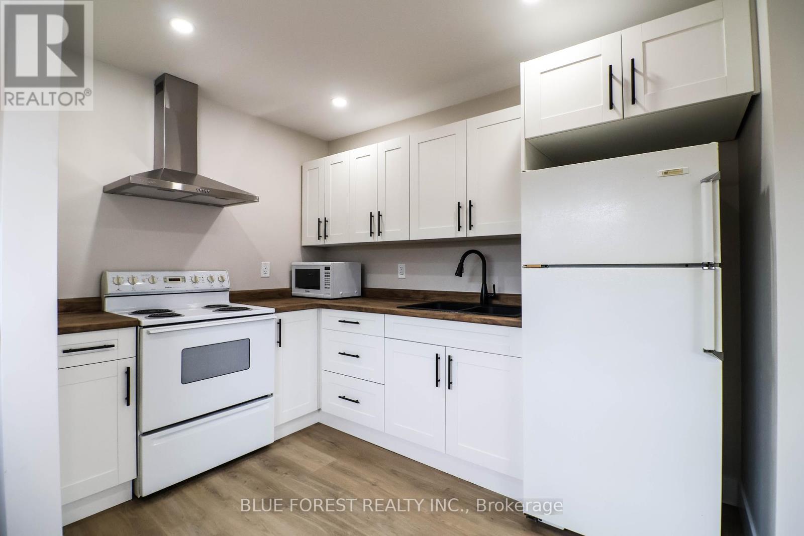 334 Wharncliffe Road S, London South, Ontario  N6J 2L8 - Photo 14 - X12139103