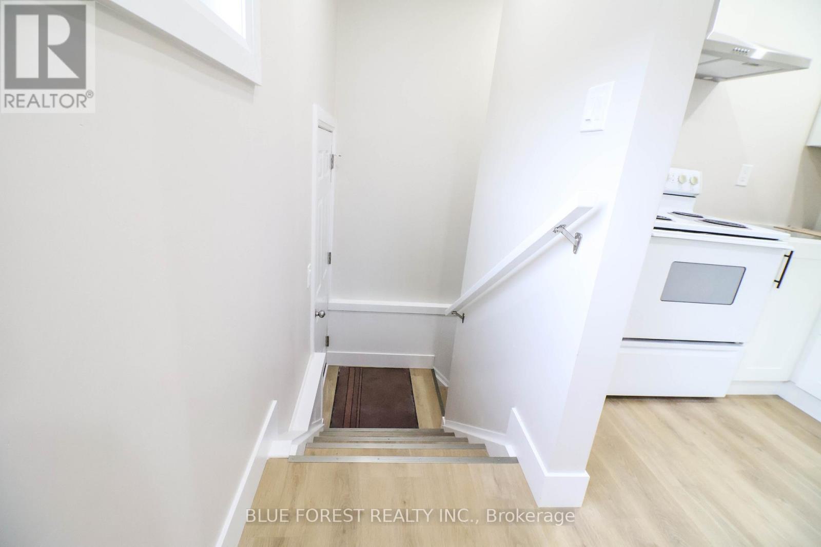 334 Wharncliffe Road S, London South, Ontario  N6J 2L8 - Photo 15 - X12139103