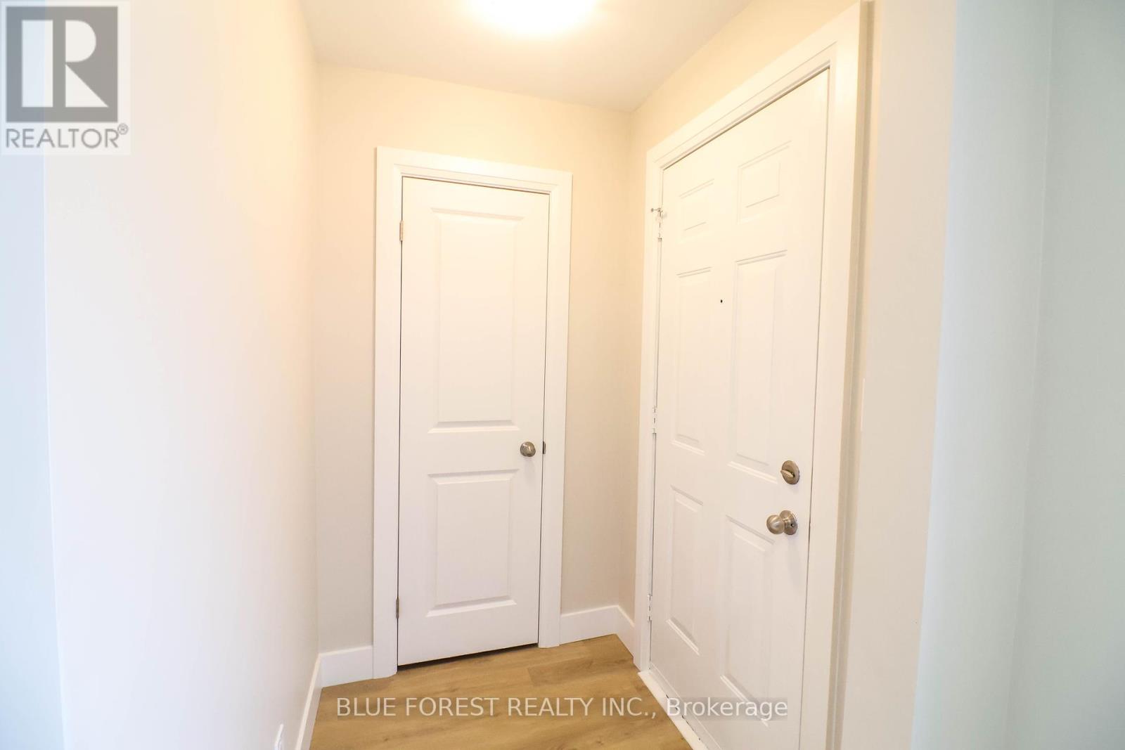 334 Wharncliffe Road S, London South, Ontario  N6J 2L8 - Photo 4 - X12139103
