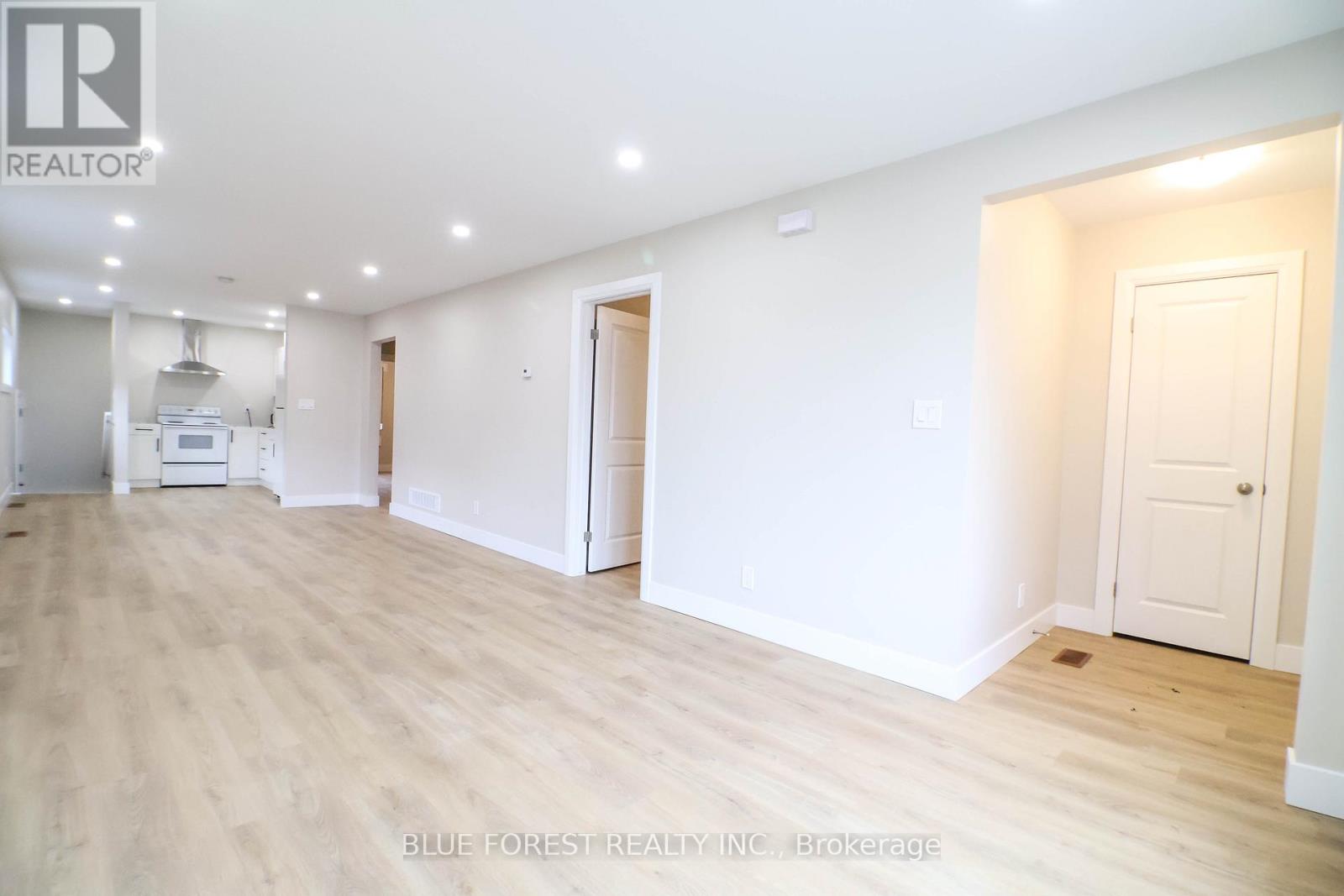 334 Wharncliffe Road S, London South, Ontario  N6J 2L8 - Photo 5 - X12139103