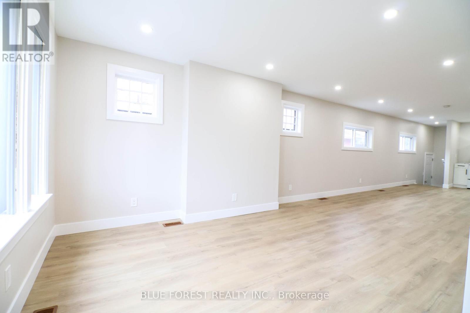 334 Wharncliffe Road S, London South, Ontario  N6J 2L8 - Photo 6 - X12139103