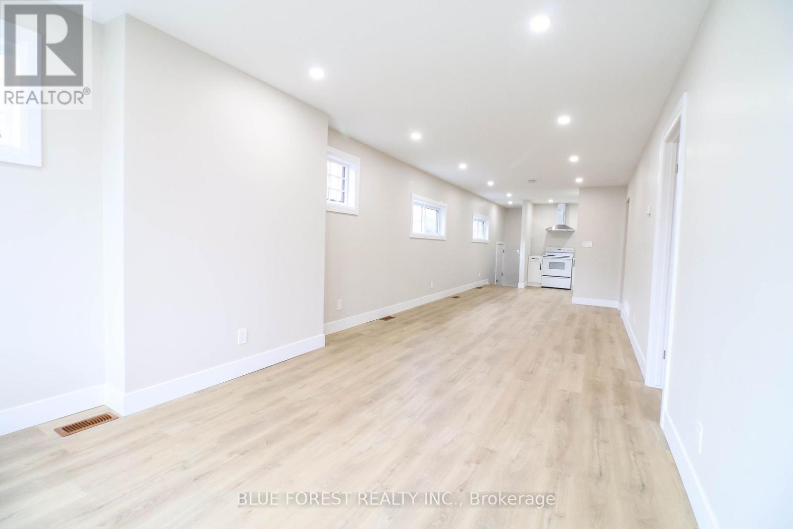 334 Wharncliffe Road S, London South, Ontario  N6J 2L8 - Photo 8 - X12139103
