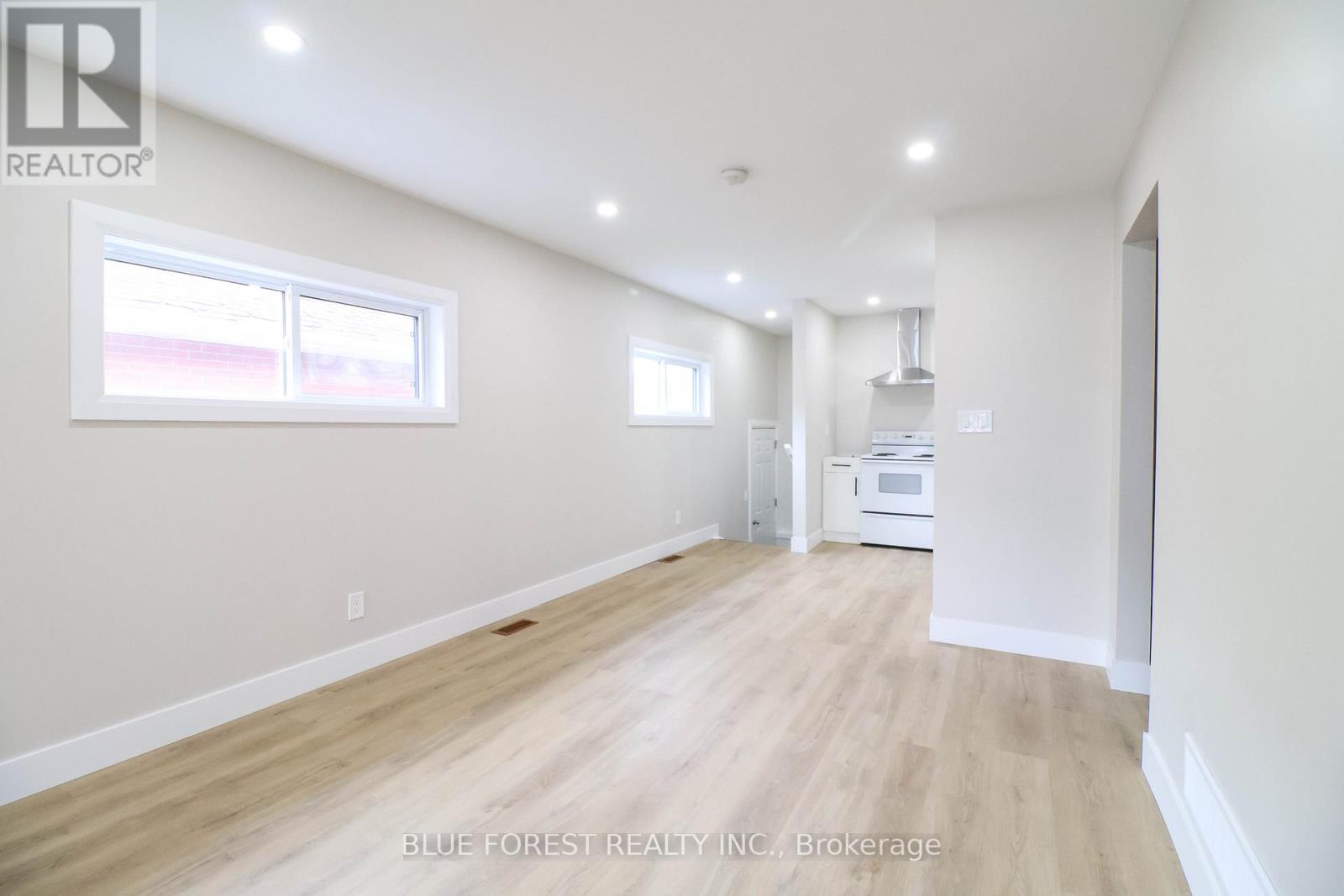 334 Wharncliffe Road S, London South, Ontario  N6J 2L8 - Photo 9 - X12139103