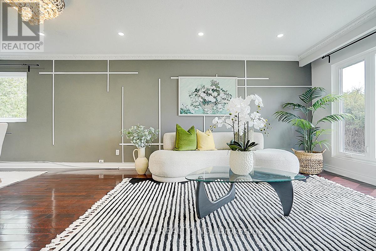 5 O'shea Crescent, Toronto, Ontario  M2J 2N4 - Photo 4 - C12139106