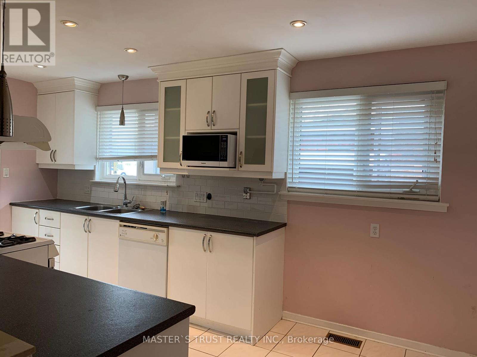 46 Erinlea Crescent, Toronto, Ontario  M1H 2S9 - Photo 3 - E12139101