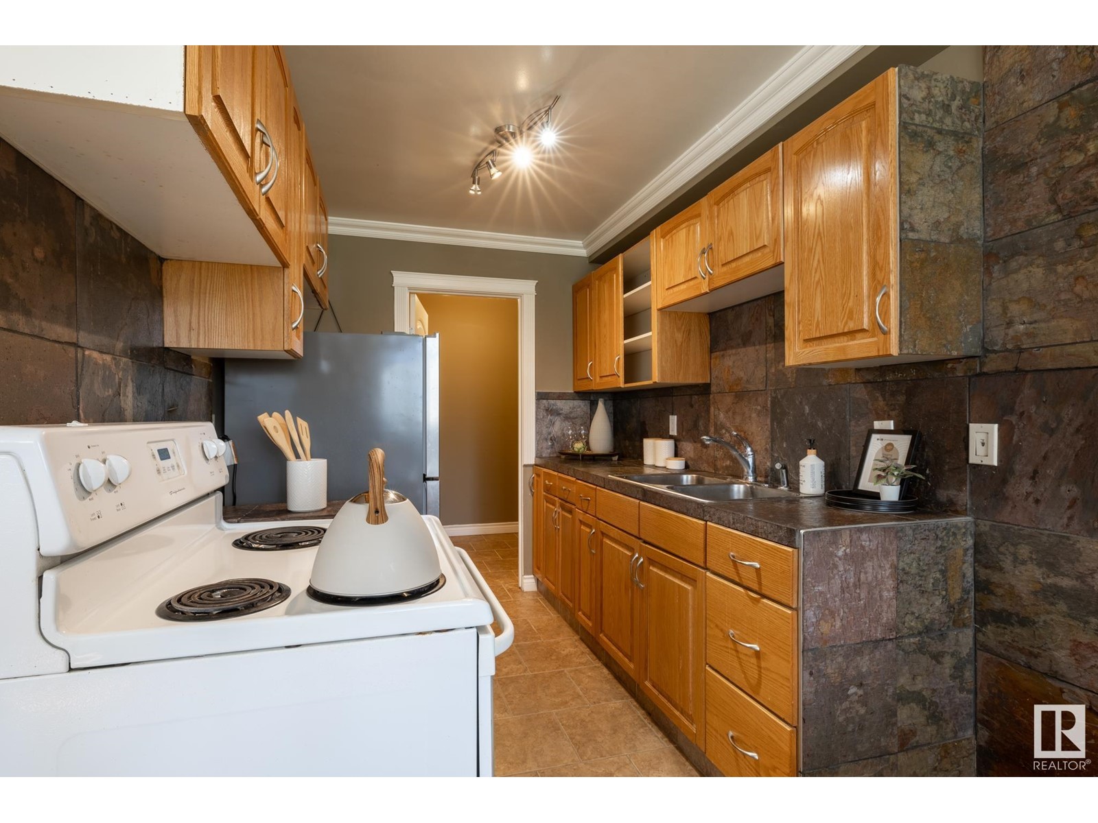 Property at #4 10904 159 ST NW image 4