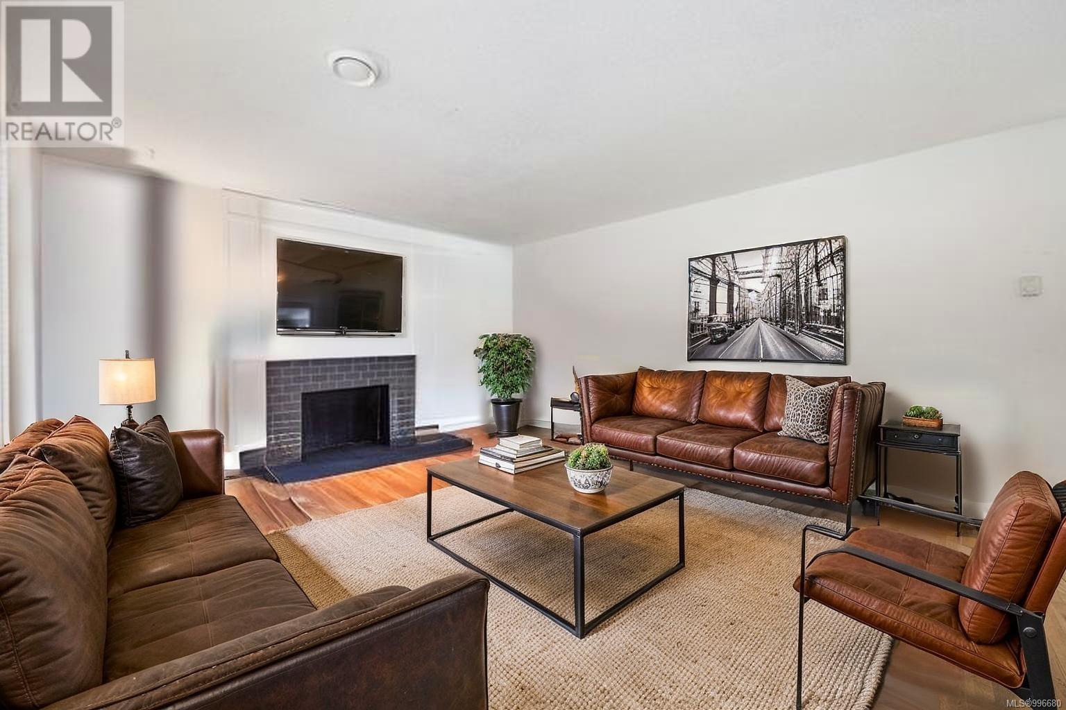 Property at 798 Cecil Blogg Dr image 4