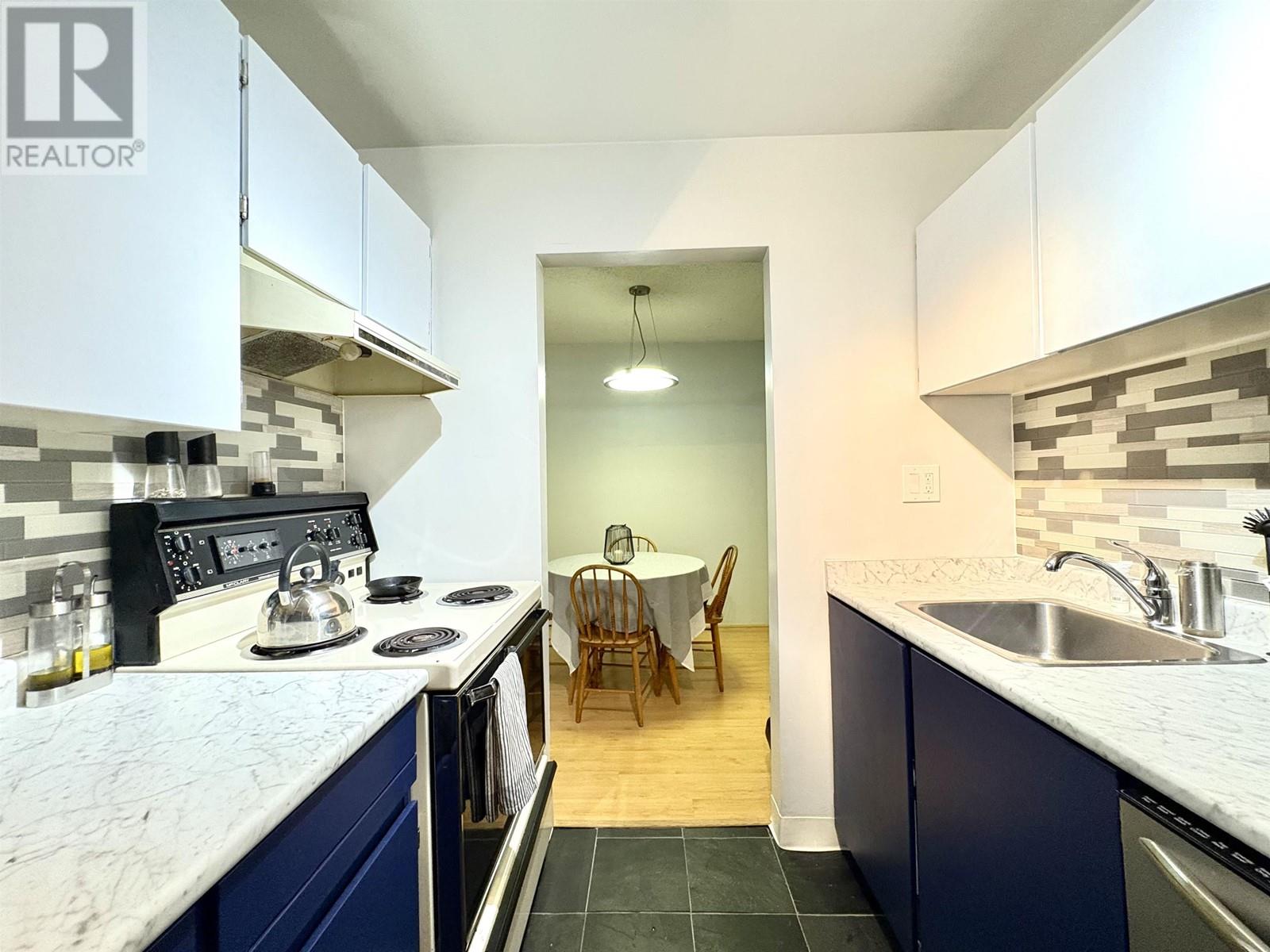 Listing Picture 25 of 27 : 312 9880 MANCHESTER DRIVE, Burnaby / 本拿比 - 魯藝地產 Yvonne Lu Group - MLS Medallion Club Member