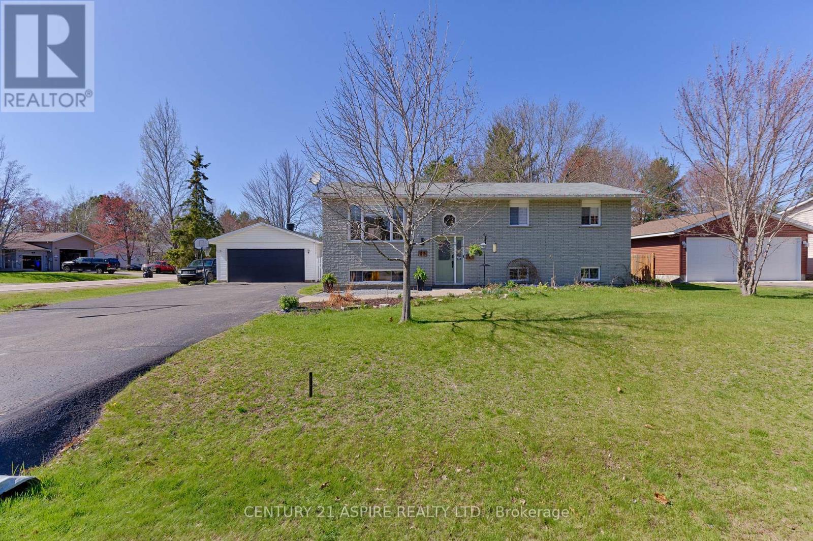 Property at 15 RAVENWOOD CRESCENT image 3