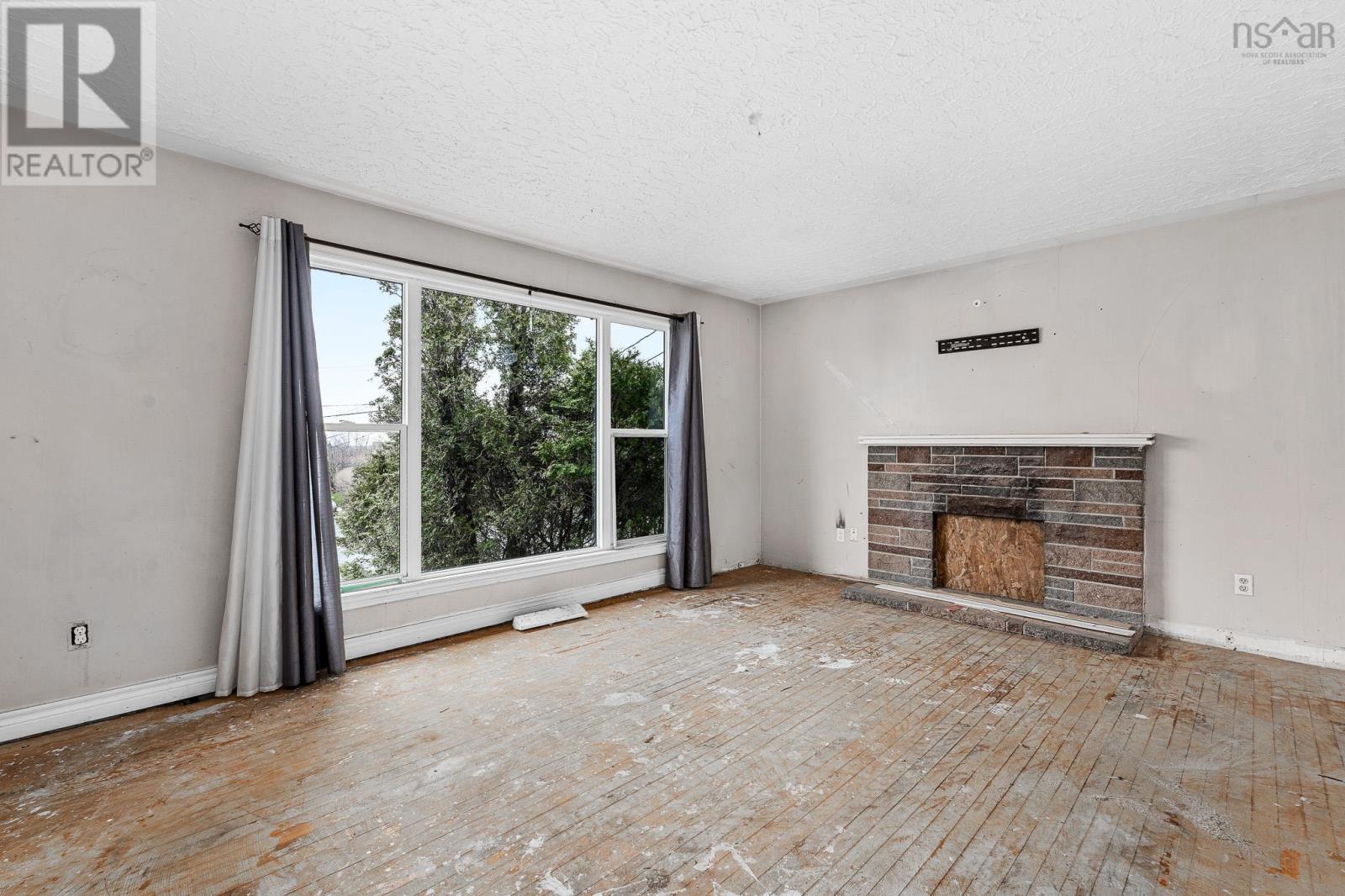 Property at 18 Edmond Drive image 3