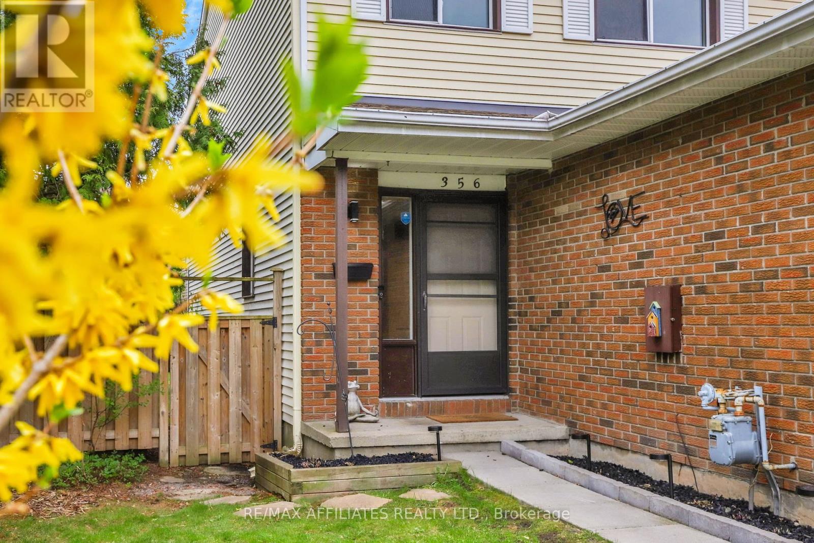 356 Monica Crescent, Ottawa, Ontario  K1E 3N5 - Photo 3 - X12139107