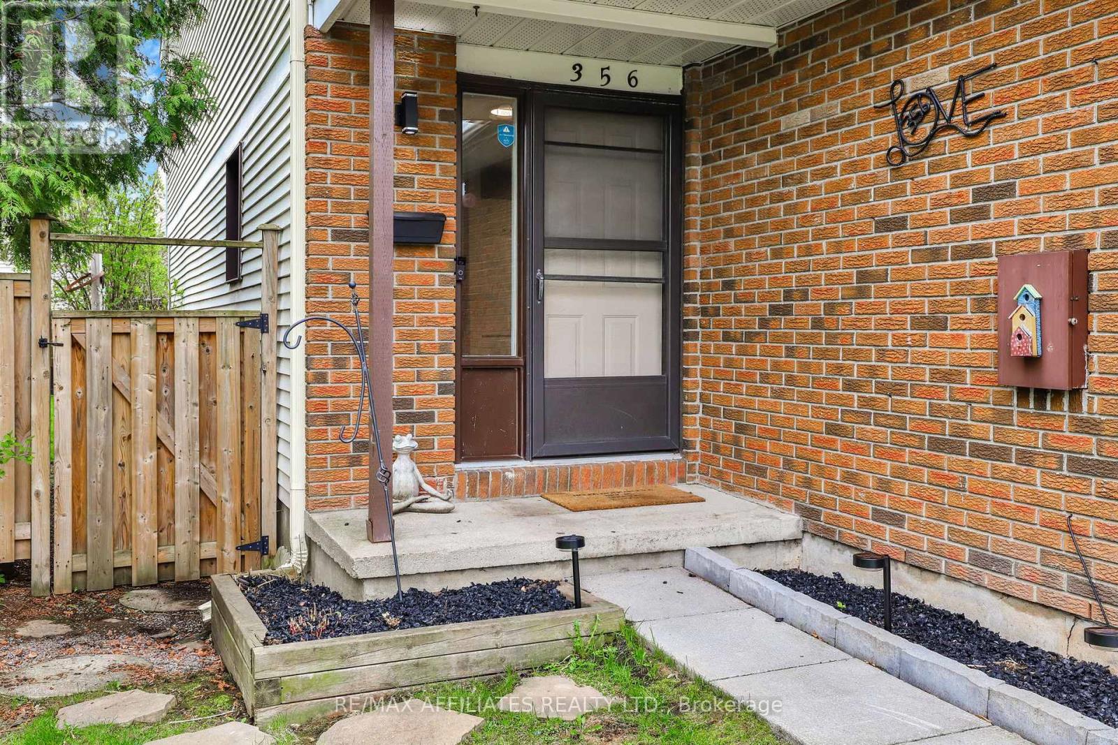 356 Monica Crescent, Ottawa, Ontario  K1E 3N5 - Photo 4 - X12139107