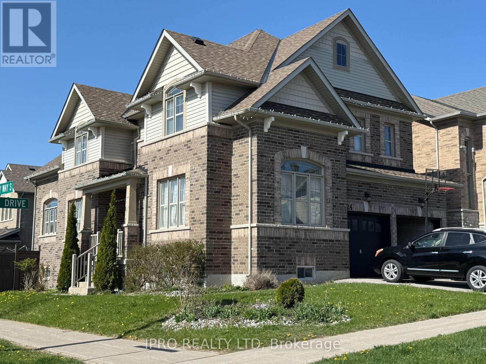 Property at 24 MASON DRIVE image 2