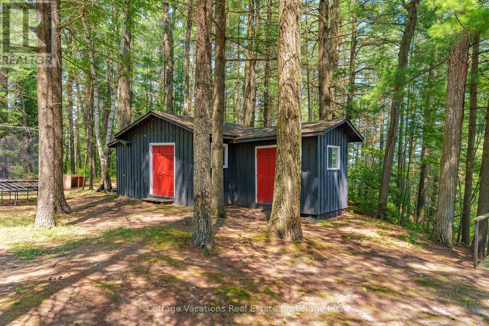 100 Rumballs, Huntsville, Ontario  P0B 1L0 - Photo 33 - X12139155