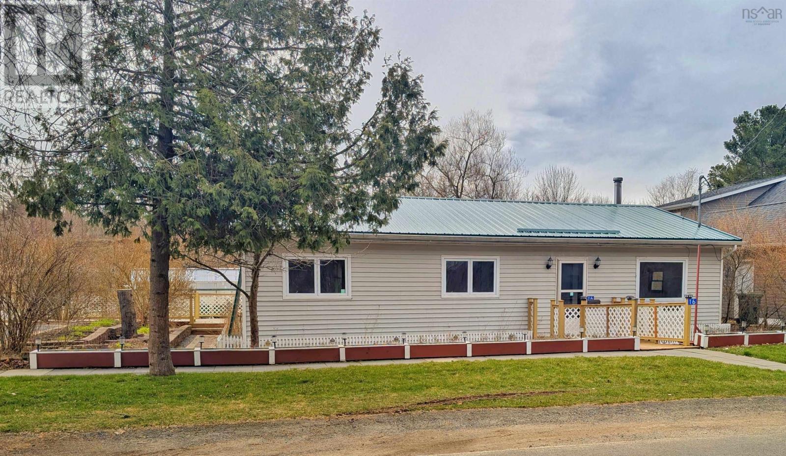 16 Maple Avenue, Wolfville, Nova Scotia