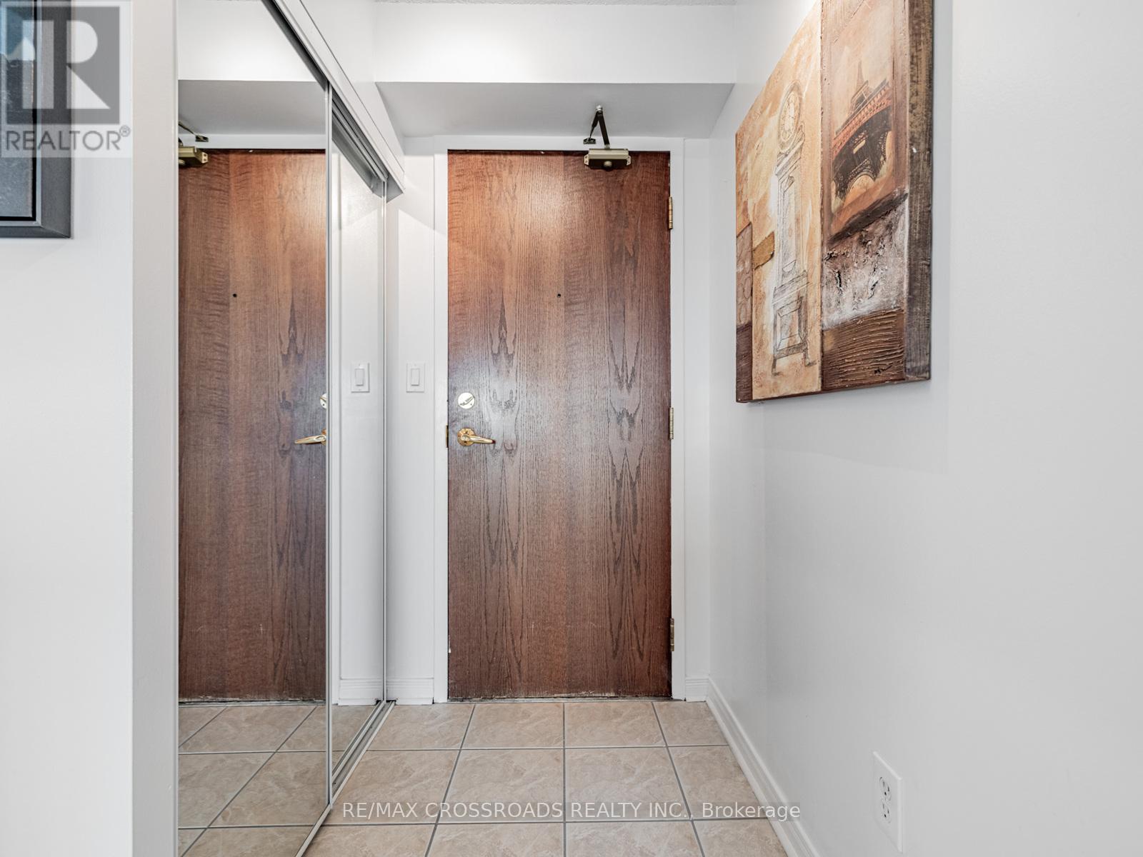 Property at 605 - 39 ONEIDA CRESCENT image 3