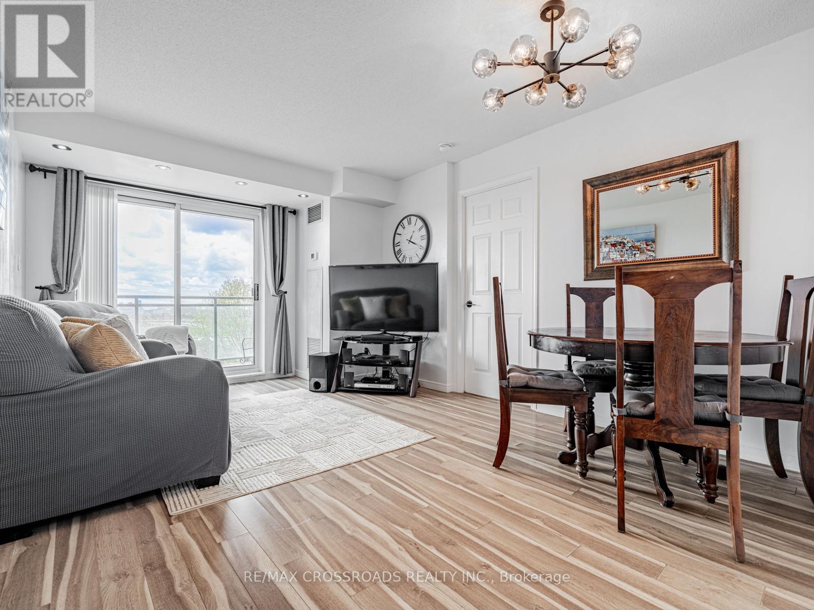 Property at 605 - 39 ONEIDA CRESCENT image 5