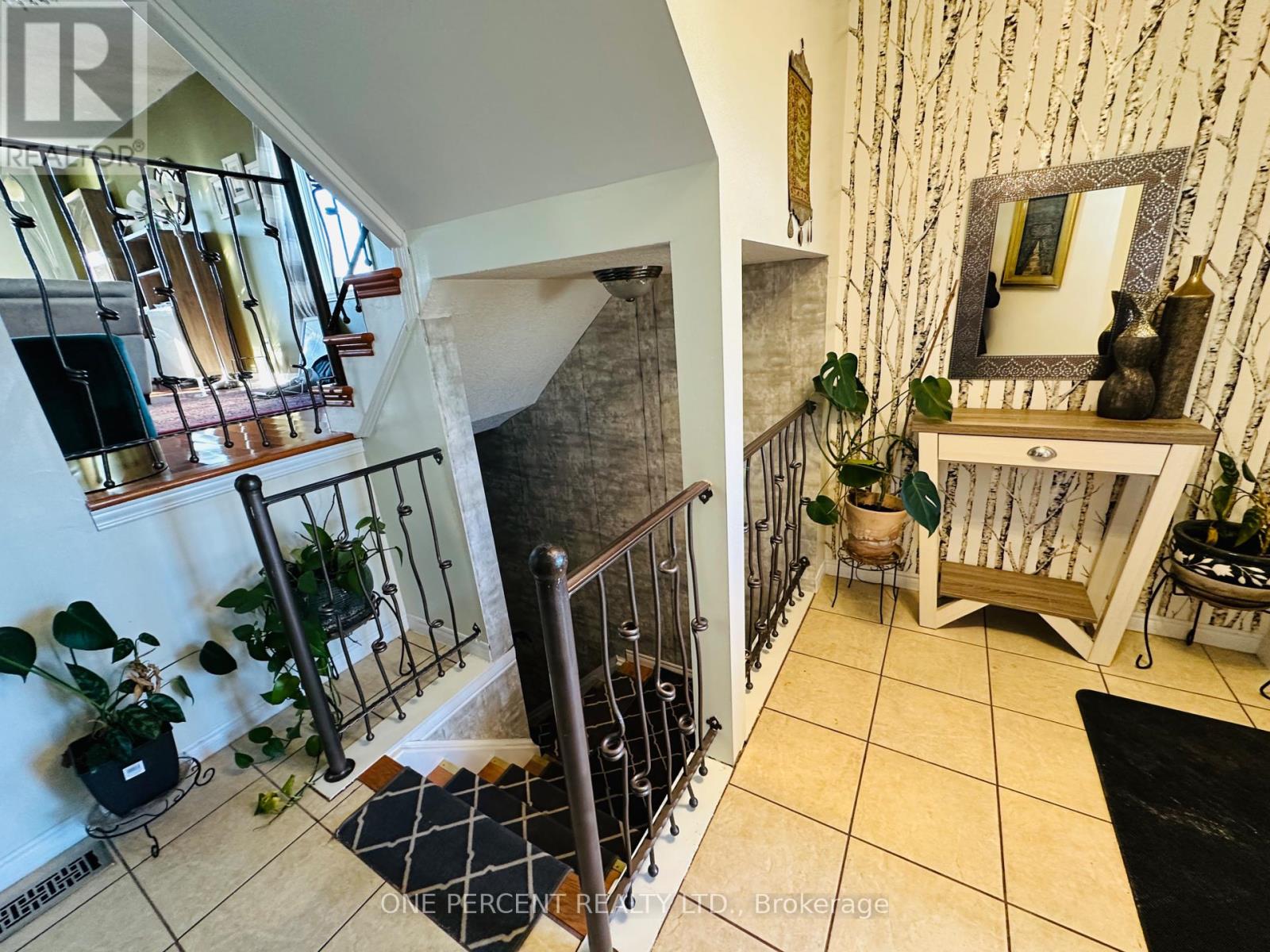 Property at 160 HIDDEN CREEK DRIVE image 3
