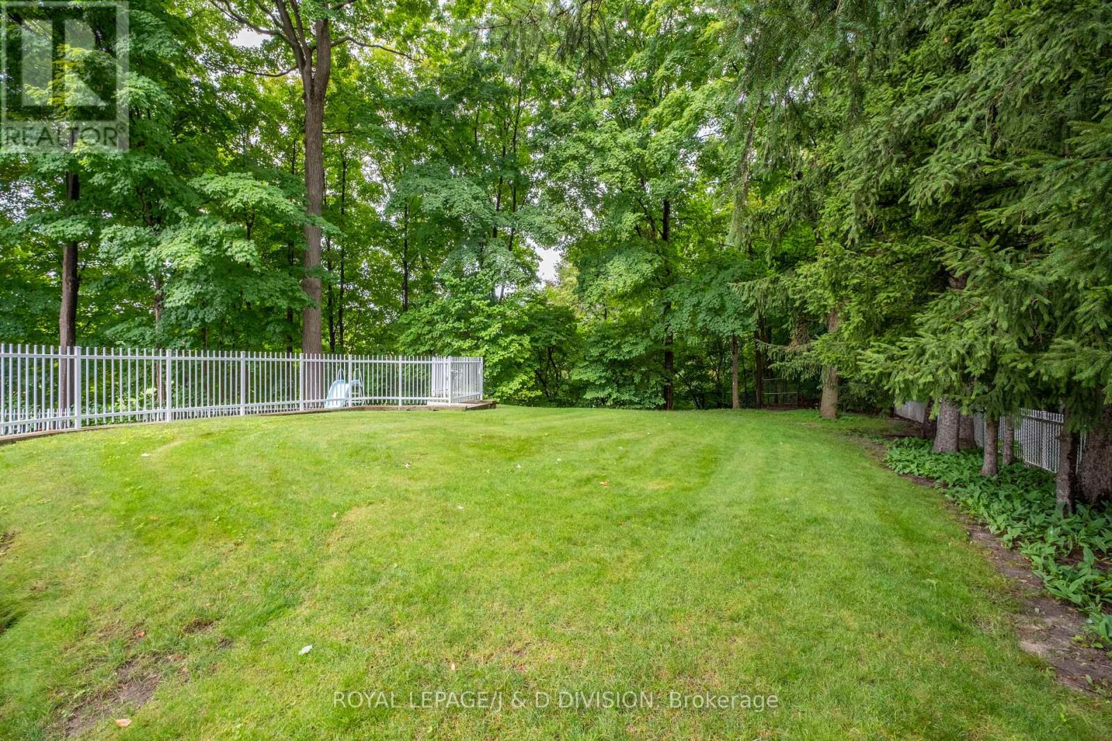 3 Fourthgreen Place, Toronto, Ontario  M9C 2L9 - Photo 28 - W12024876
