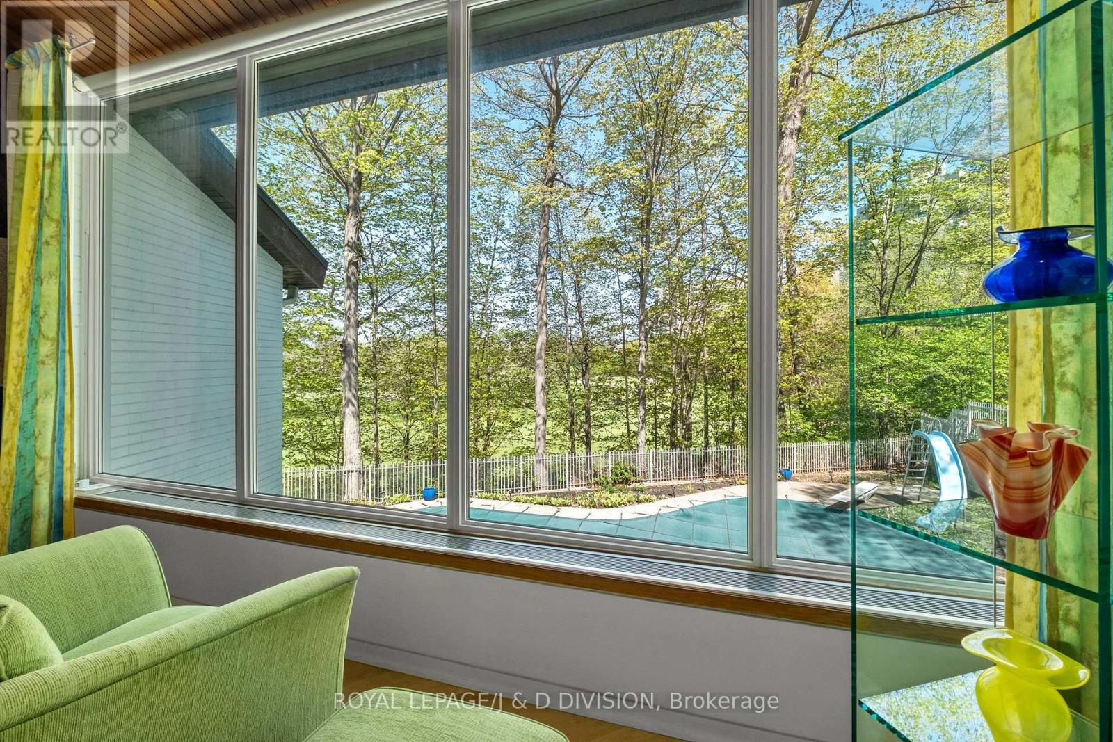 3 Fourthgreen Place, Toronto, Ontario  M9C 2L9 - Photo 11 - W12024876