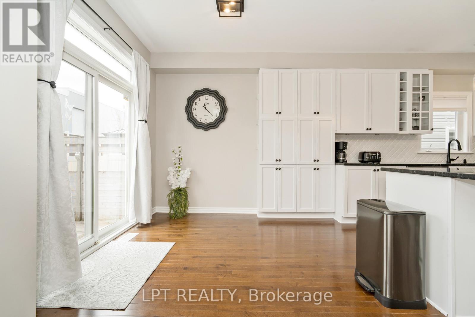 140 Montargis Circle, Ottawa, Ontario  K4A 0M5 - Photo 8 - X12138811