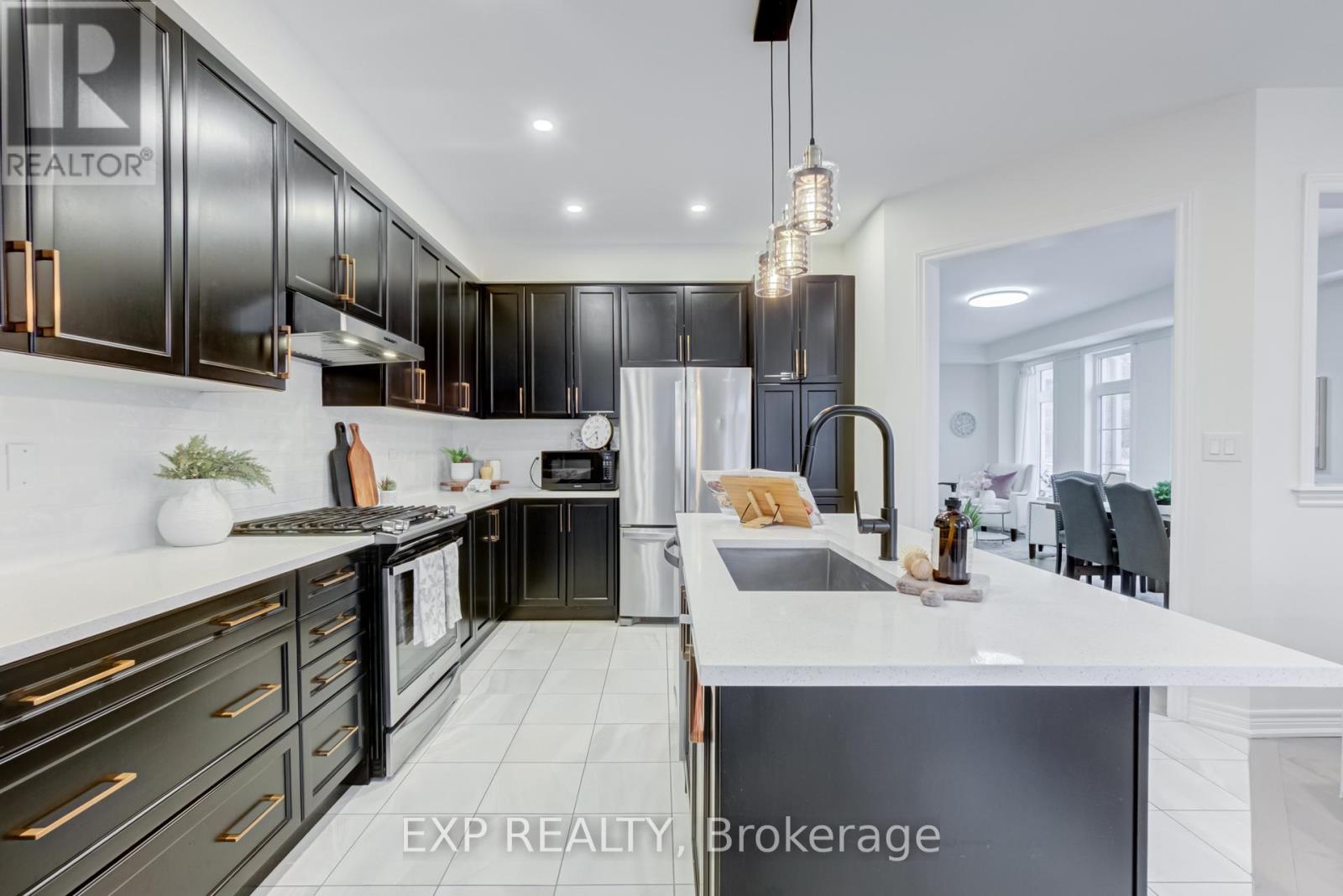 42 Prunella Crescent, East Gwillimbury, Ontario  L9N 0S7 - Photo 19 - N12060865