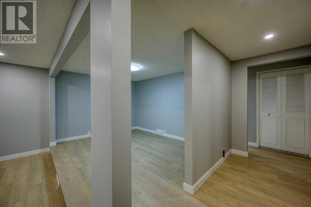 700 Woodpark Boulevard Sw, Calgary, Alberta  T2W 3R7 - Photo 2 - A2215184