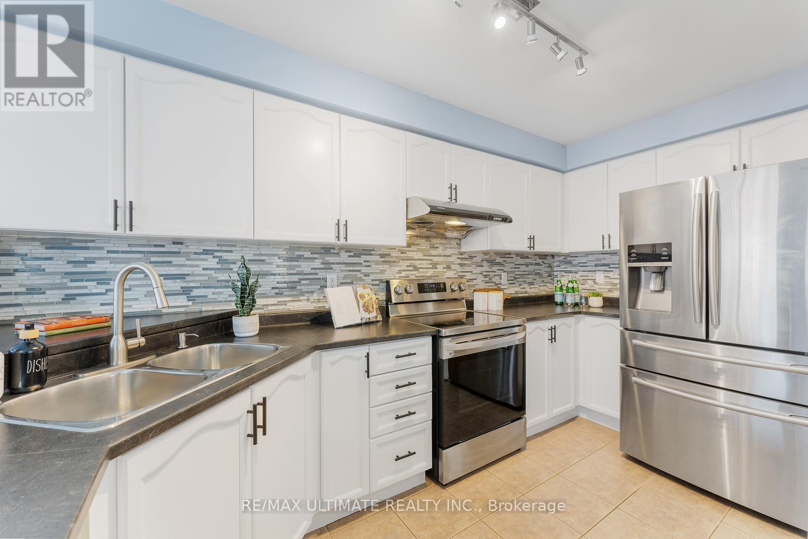 73 Eastway Street, Brampton, Ontario  L6S 0A4 - Photo 8 - W12137641