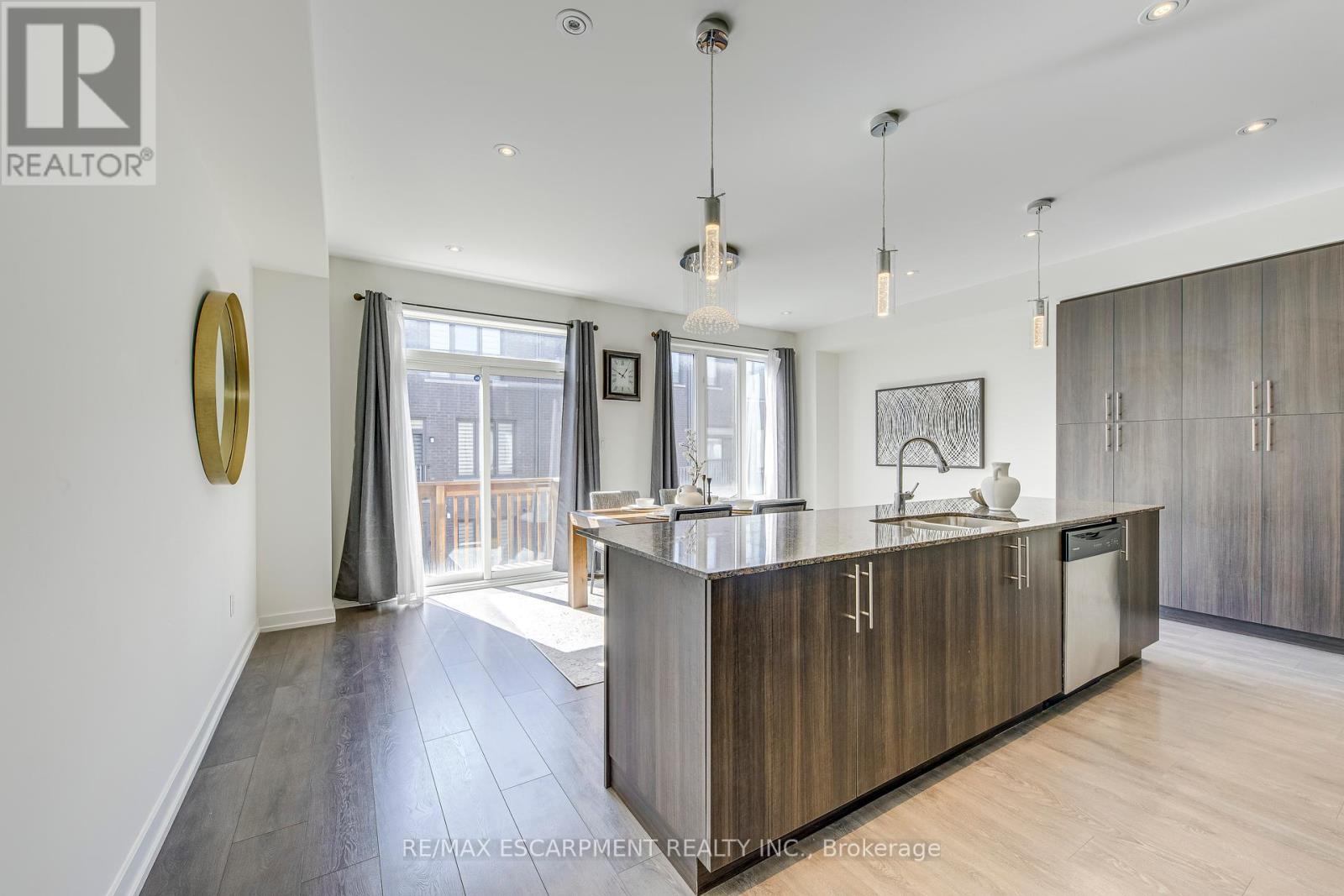 301 Squire Crescent, Oakville, Ontario  L6H 0L8 - Photo 14 - W12133928