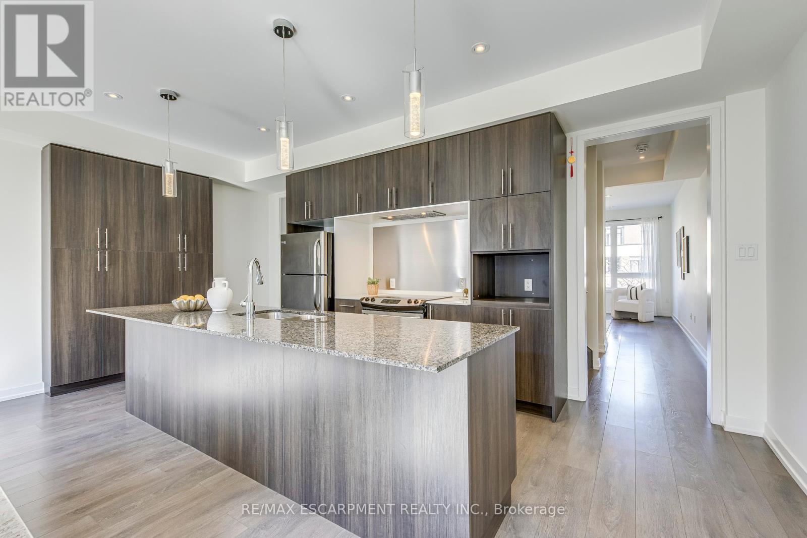301 Squire Crescent, Oakville, Ontario  L6H 0L8 - Photo 15 - W12133928