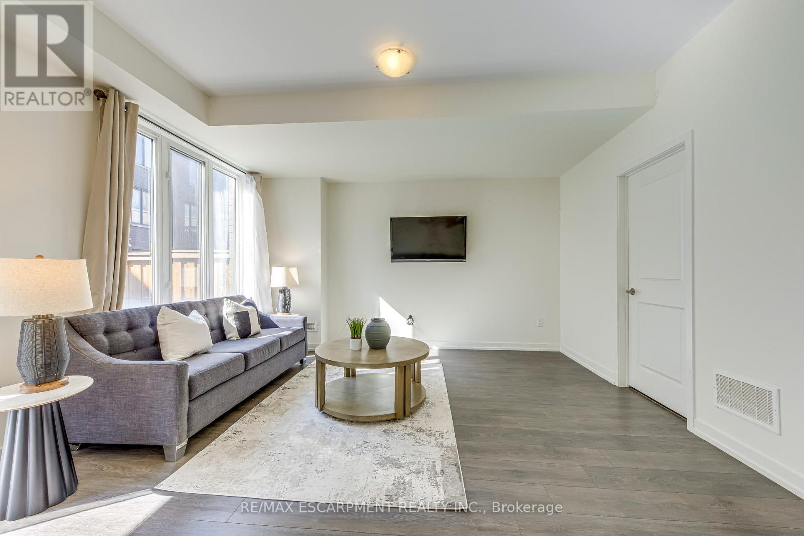 301 Squire Crescent, Oakville, Ontario  L6H 0L8 - Photo 5 - W12133928