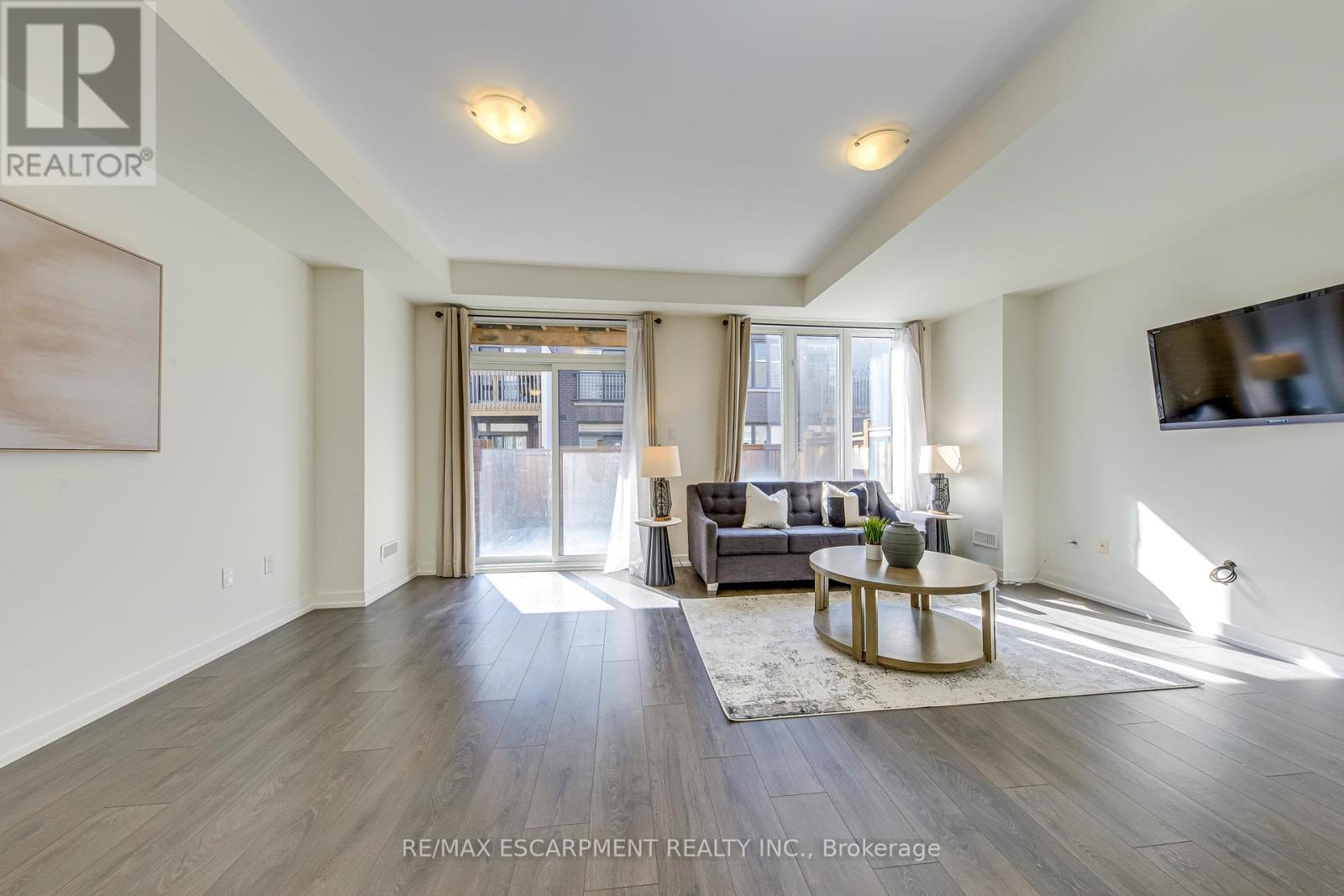301 Squire Crescent, Oakville, Ontario  L6H 0L8 - Photo 4 - W12133928