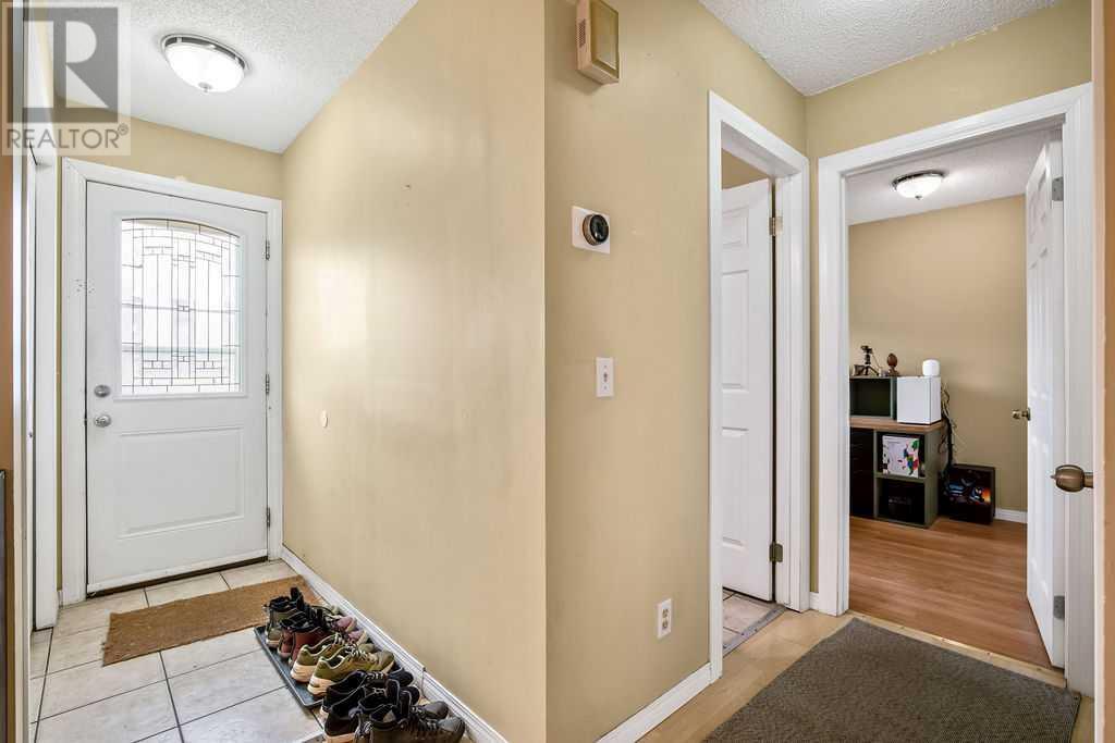 31 Castleglen Crescent Ne, Calgary, Alberta  T3J 1N2 - Photo 3 - A2219643
