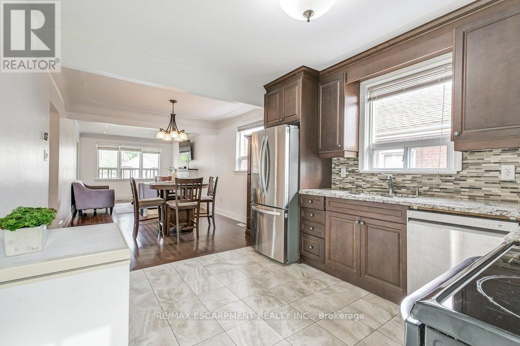 127 Barons Avenue S, Hamilton (Bartonville), Ontario  L8K 2Y8 - Photo 17 - X12134748