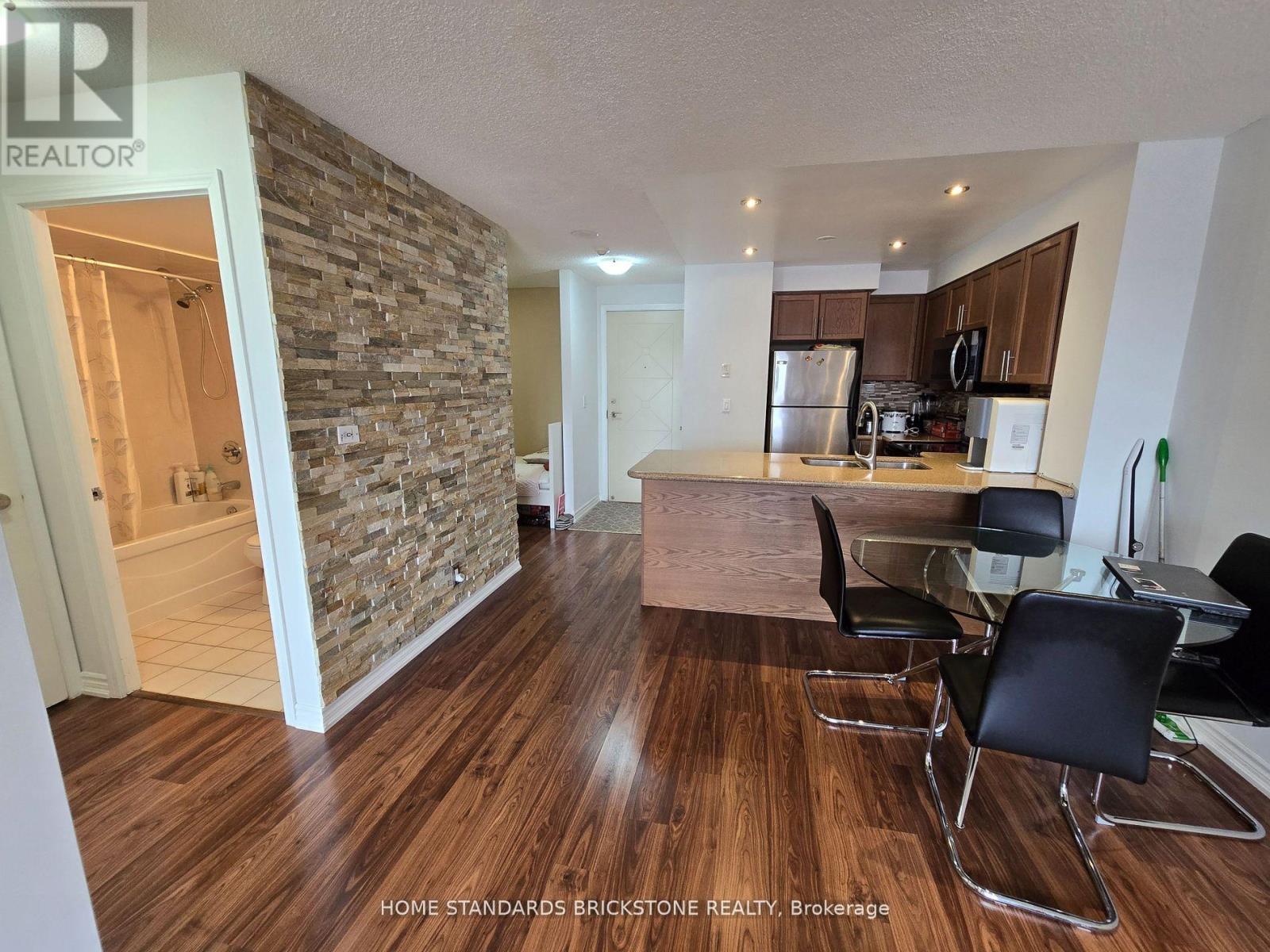 1012 - 18 Harding Boulevard, Richmond Hill, Ontario  L4C 0T3 - Photo 7 - N12139196