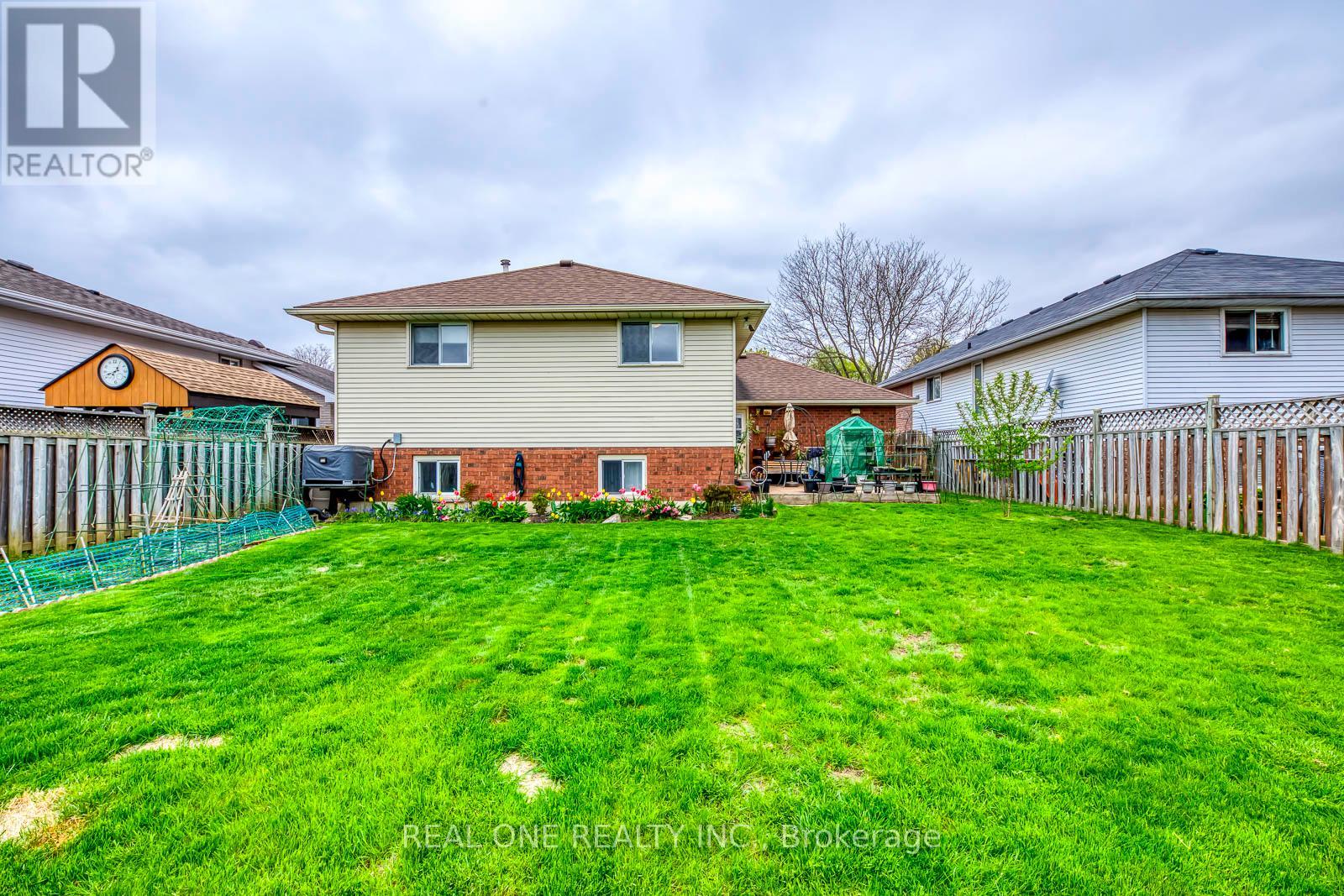 47 Trillium Way, Brantford, Ontario  N3R 7T8 - Photo 31 - X12139208