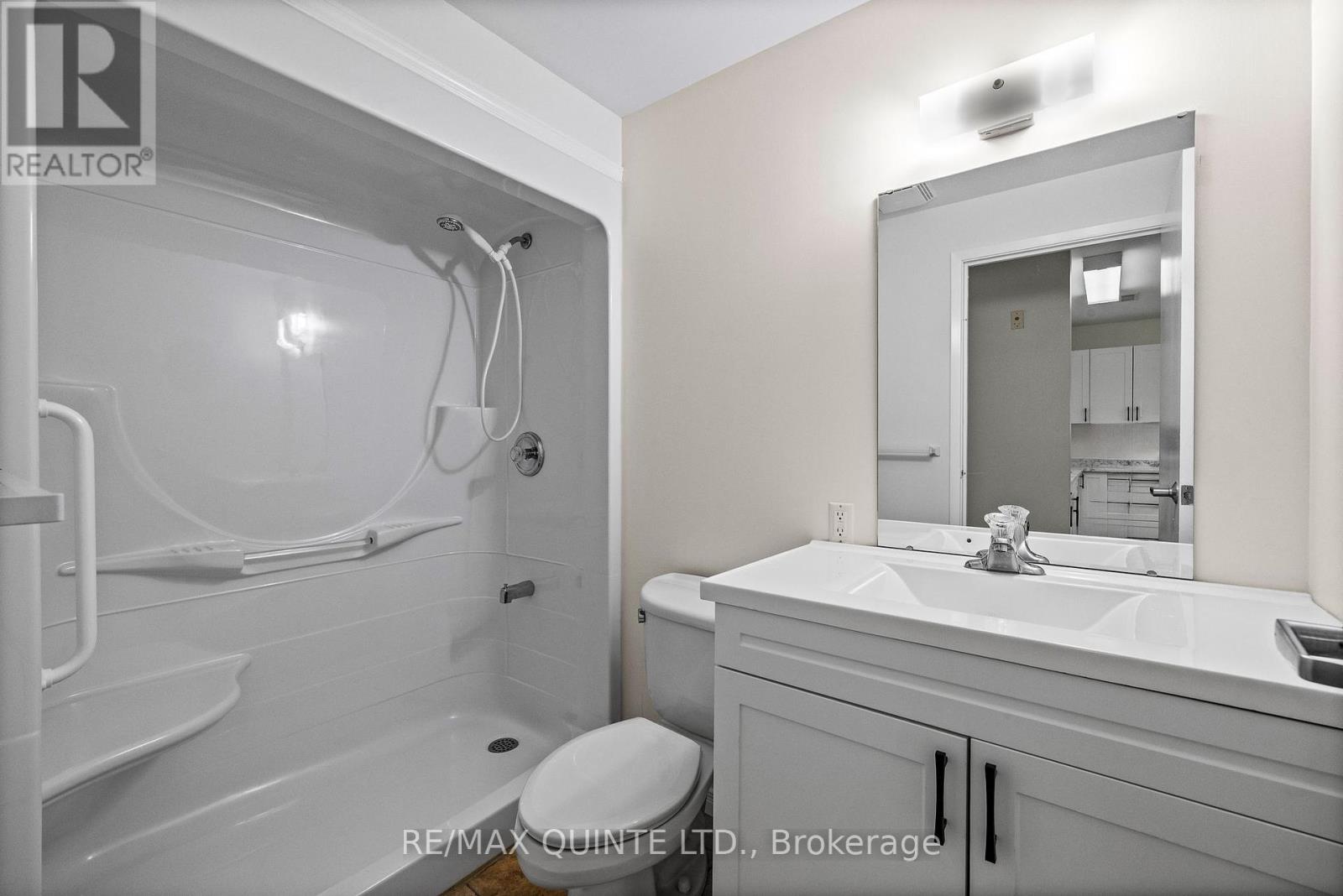 #205 20 Fourth Avenue, Quinte West, Ontario  K8V 5N3 - Photo 25 - X12139240