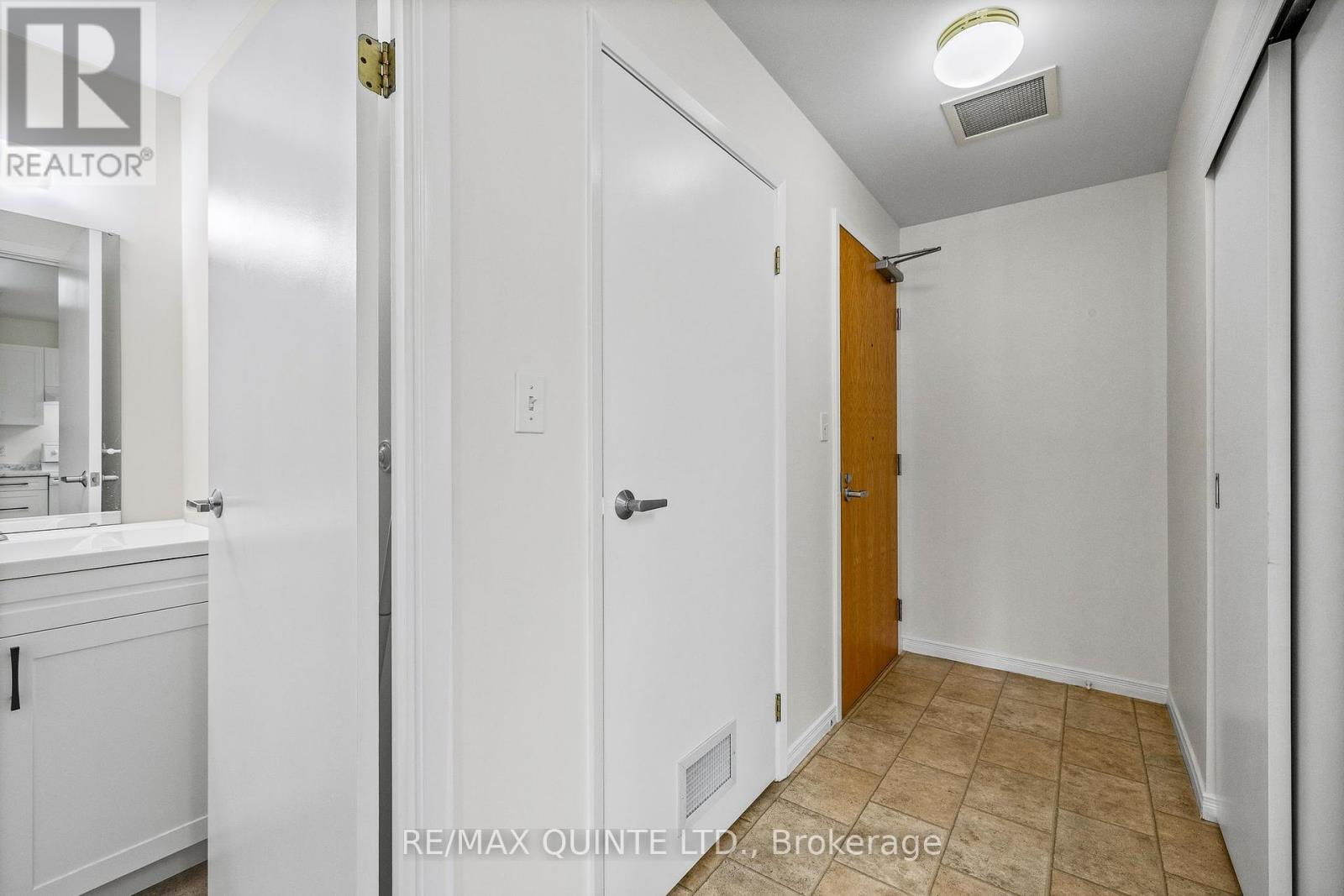 #205 20 Fourth Avenue, Quinte West, Ontario  K8V 5N3 - Photo 7 - X12139240